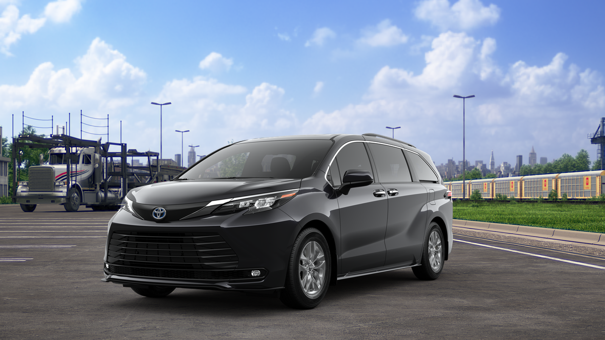 2025 Toyota Sienna XLE photo 6