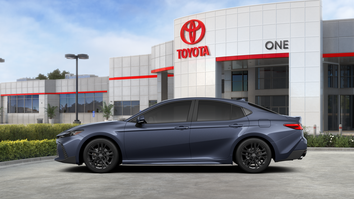2026 Toyota Camry SE photo 4