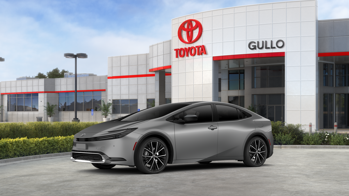 2026 Toyota Prius XLE photo 2