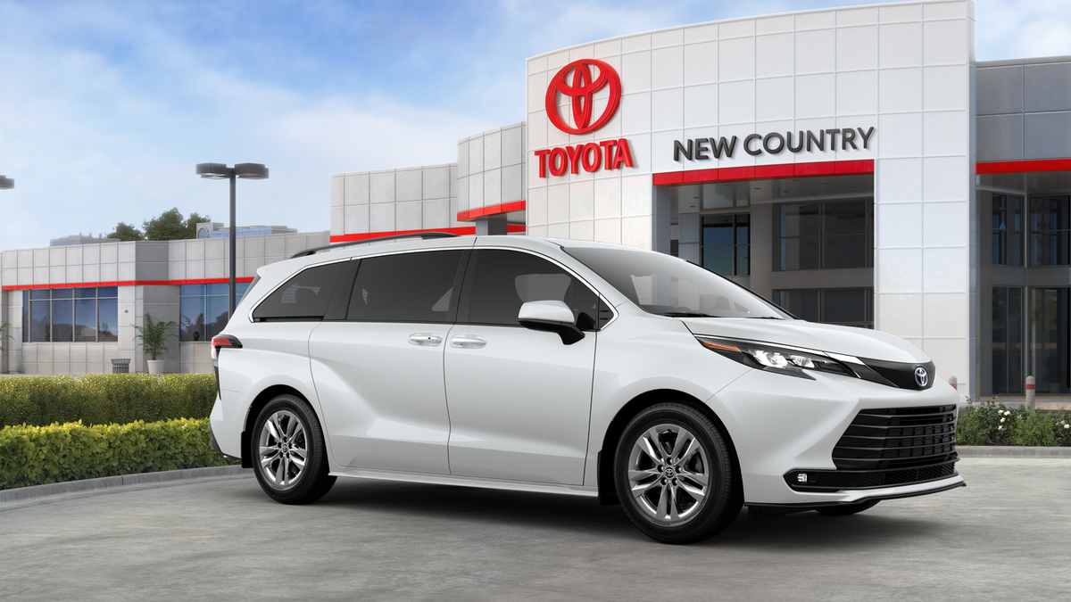 2025 Toyota Sienna XLE photo 44