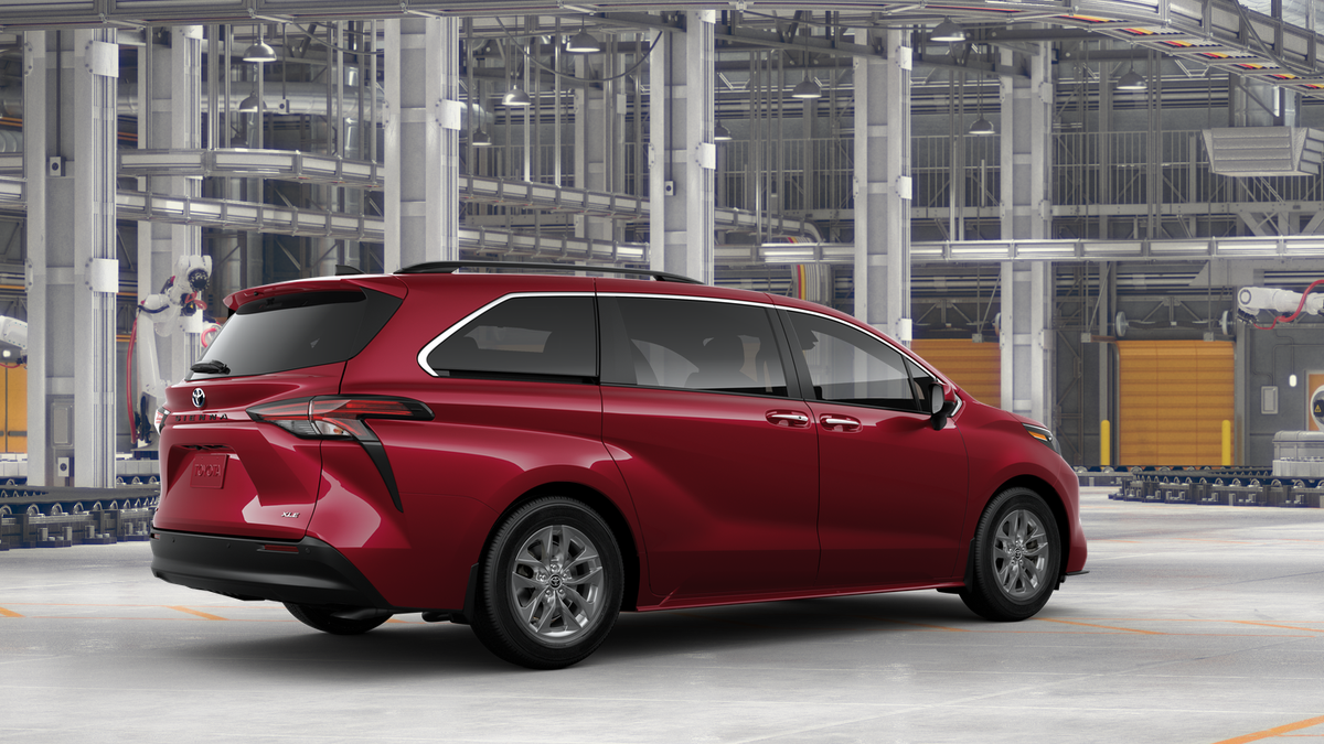 2025 Toyota Sienna XLE photo 12