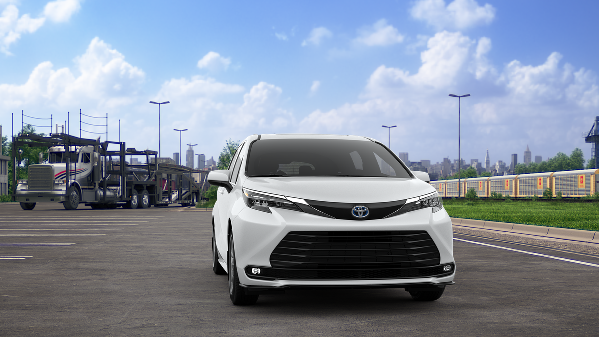 2025 Toyota Sienna XLE photo 16