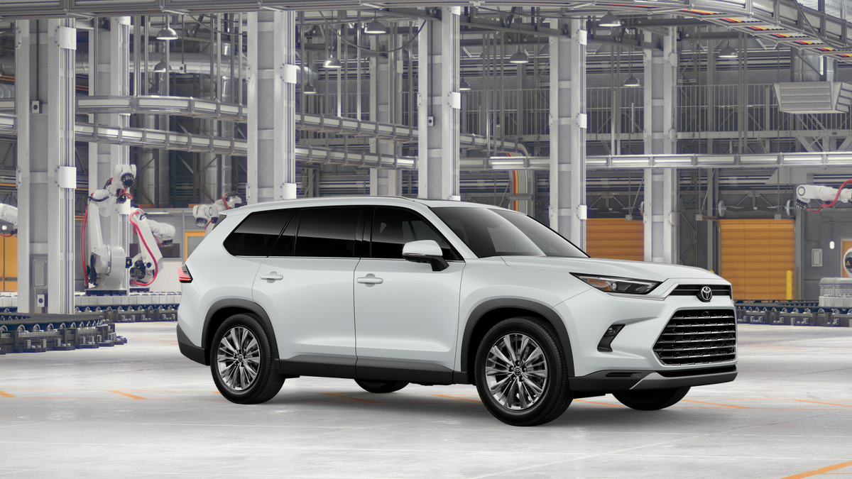 New 2026 Wind Chill Pearl <sup>1</sup> Toyota  Platinum image 16