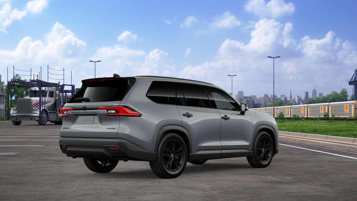 2026 Toyota Highlander Hybrid photo 12