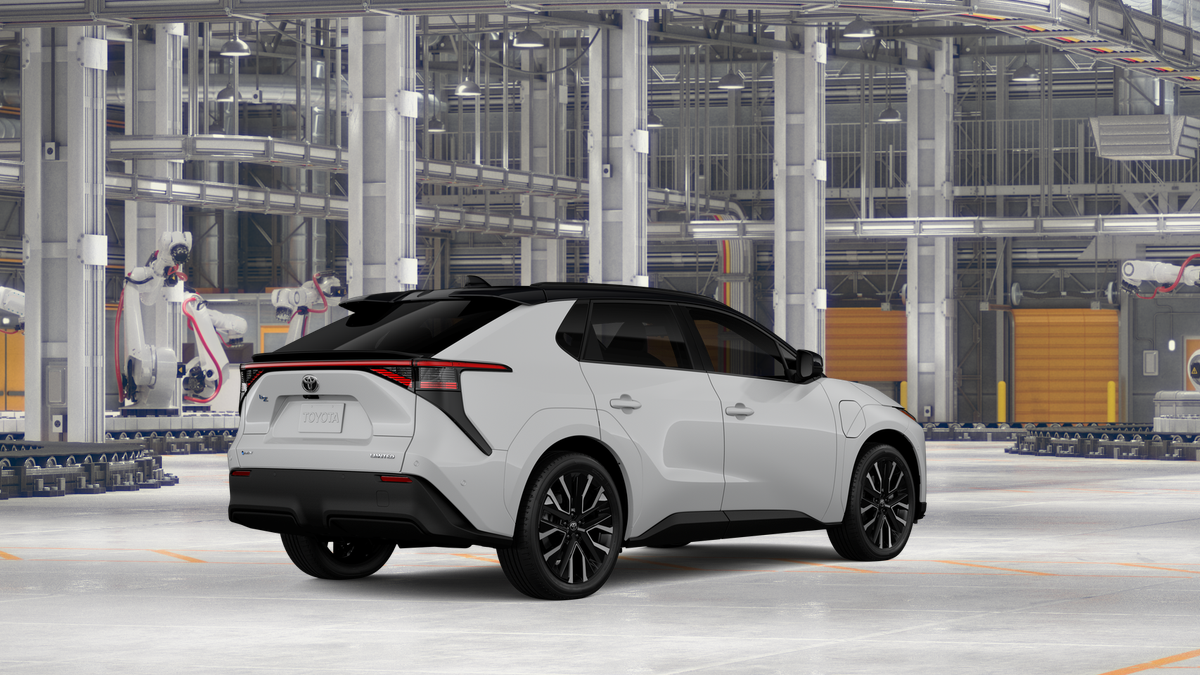New 2027 Wind Chill Pearl with Midnight Black Metallic roof <sup>1</sup> Toyota  Limited image 12