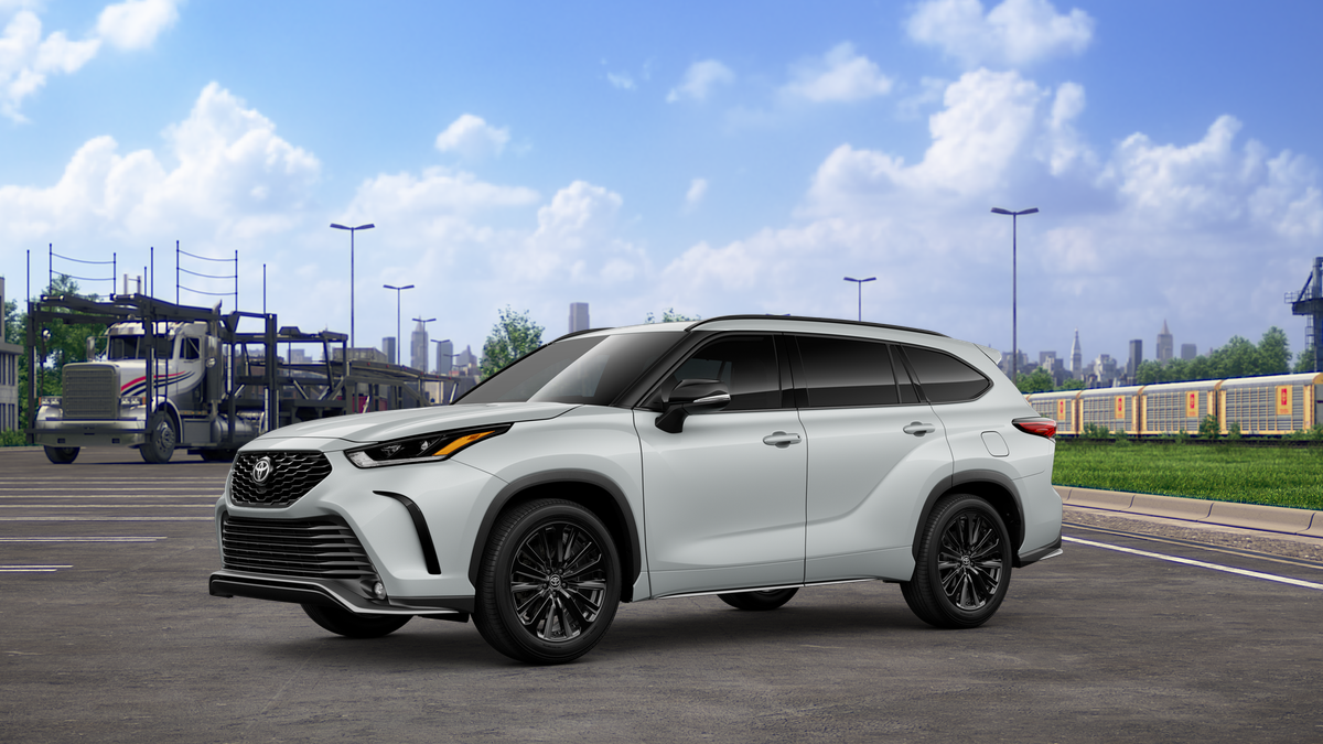 2025 Toyota Highlander XSE photo 2