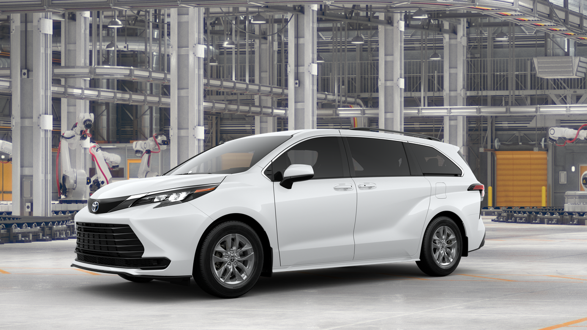 2025 Toyota Sienna LE photo 3
