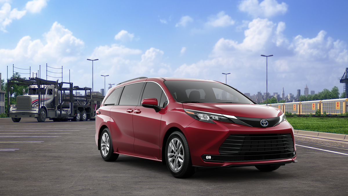 2025 Toyota Sienna XLE photo 15