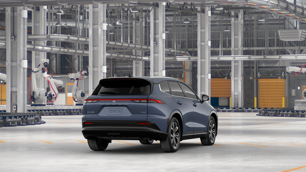 2025 Toyota Crown Signia XLE photo 11