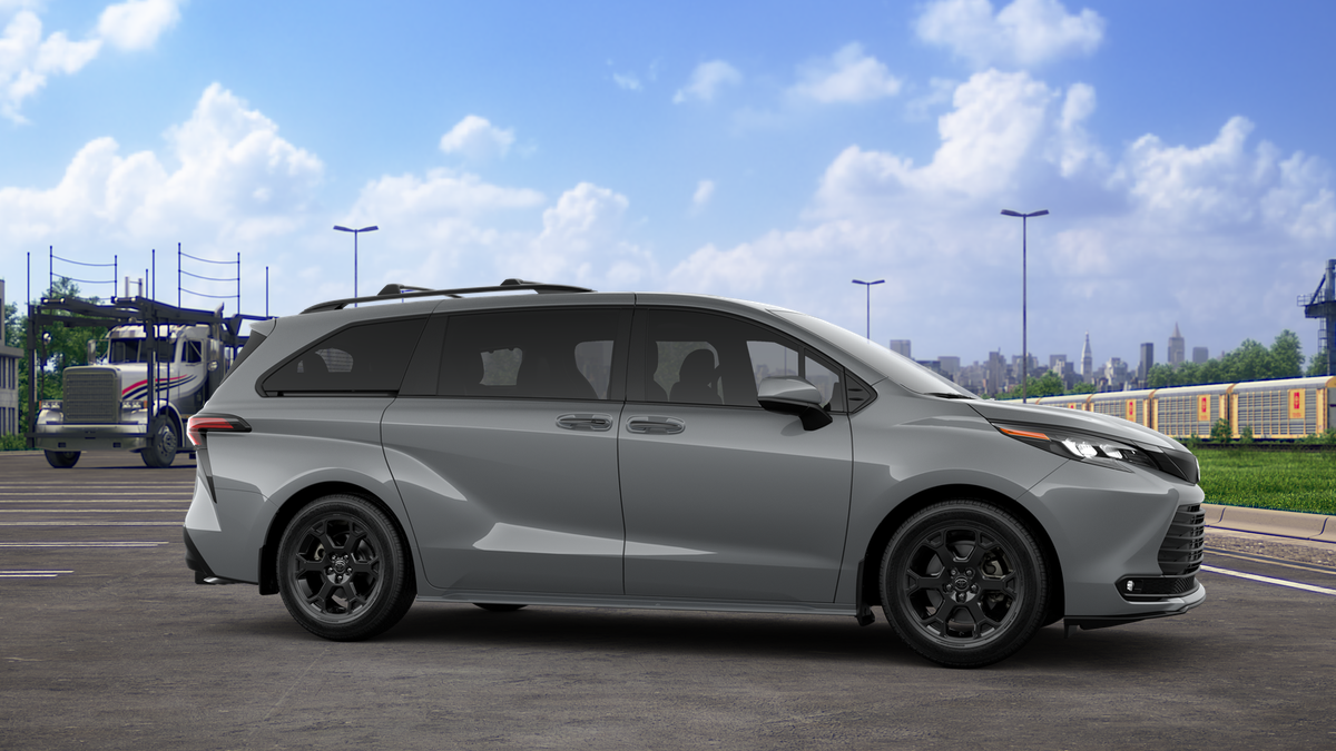 2025 Toyota Sienna XSE photo 13