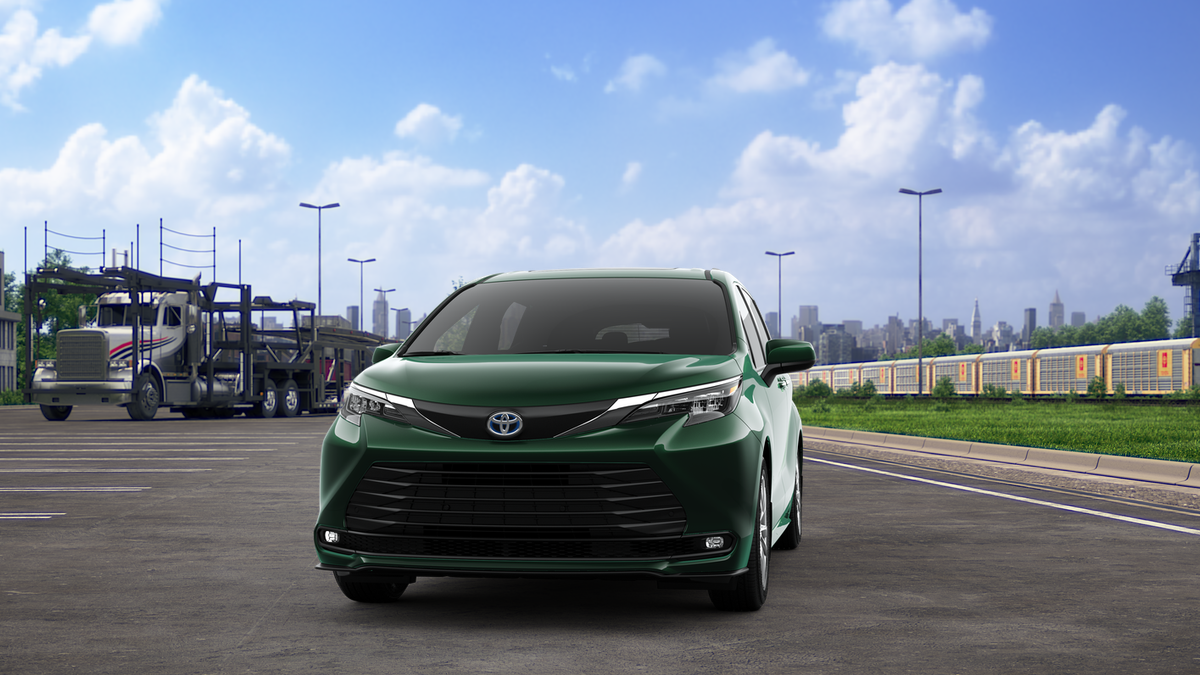 2025 Toyota Sienna XLE photo 18
