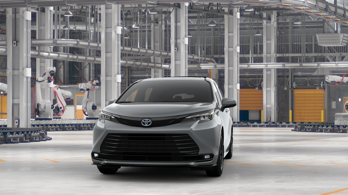2025 Toyota Sienna Woodland Edition photo 3