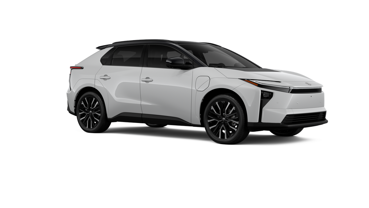 New 2026 Wind Chill Pearl with Midnight Black Metallic roof <sup>1</sup> Toyota  Limited image 16