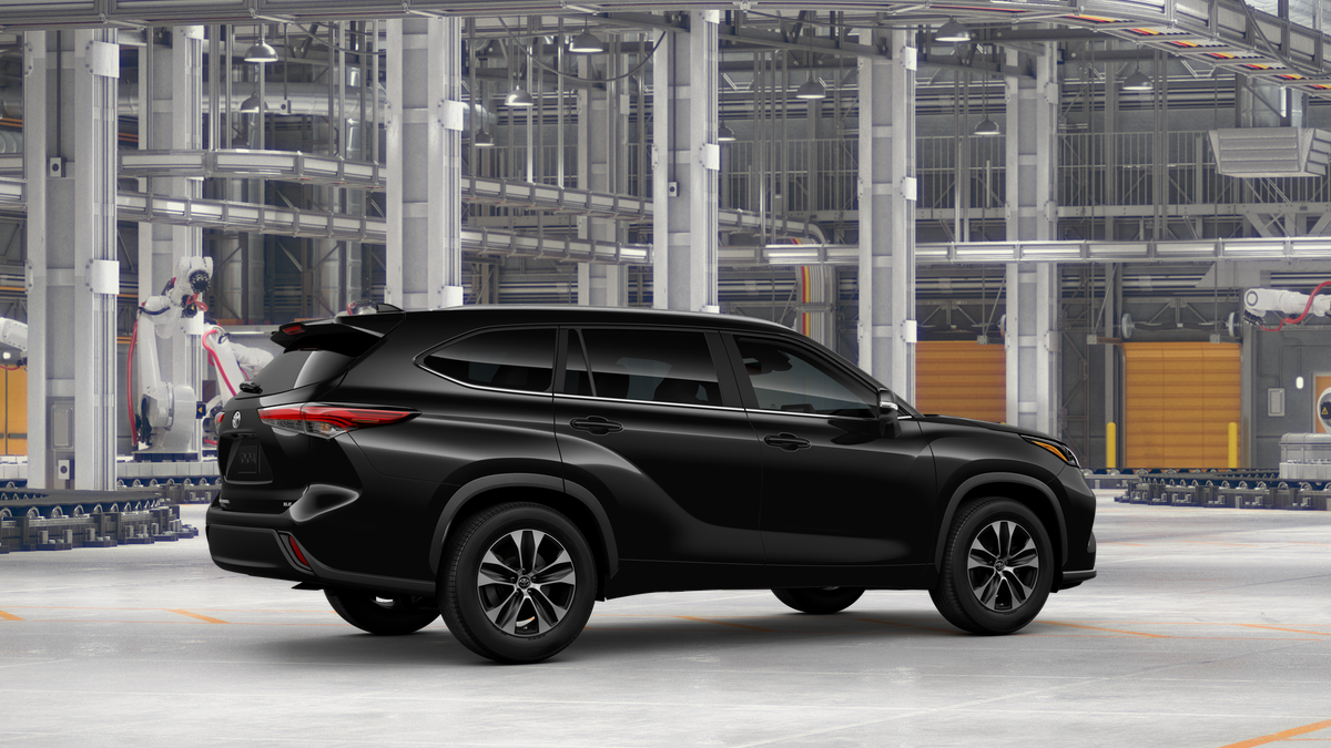 2025 Toyota Highlander XLE photo 12