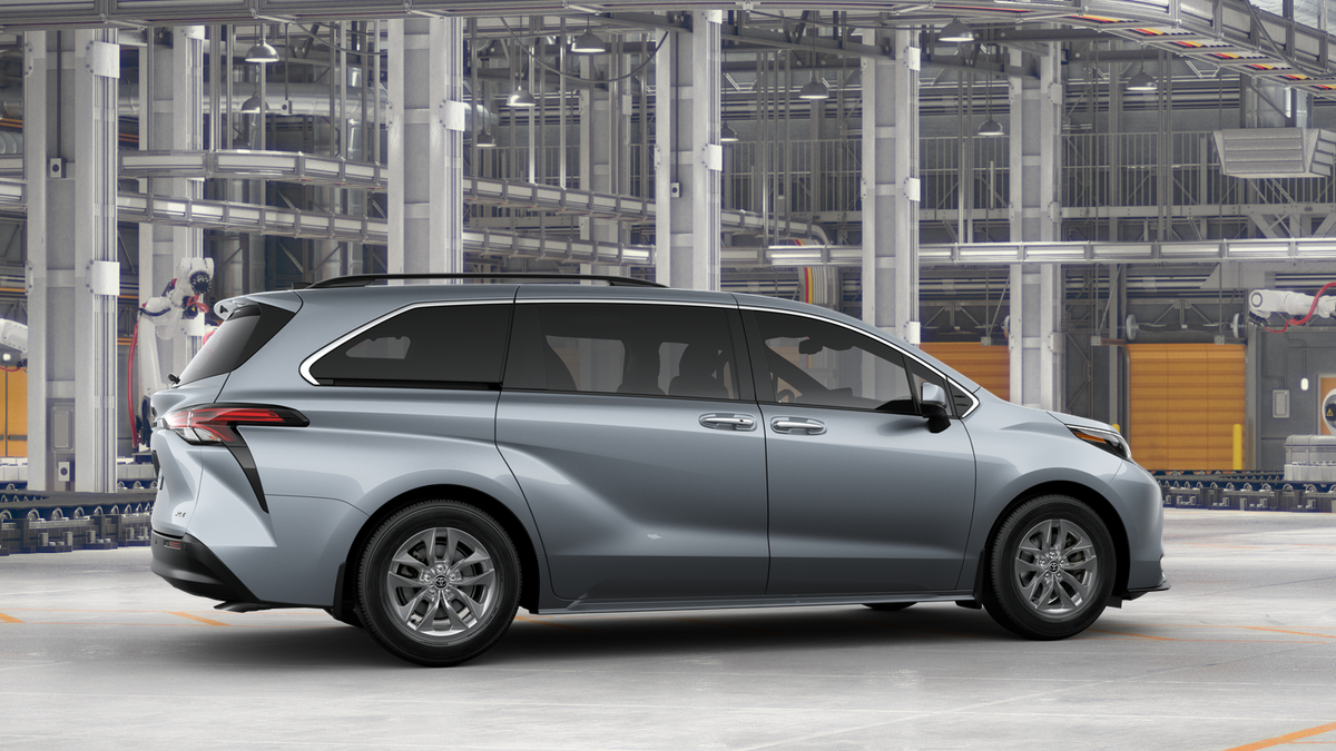 2025 Toyota Sienna XLE photo 11