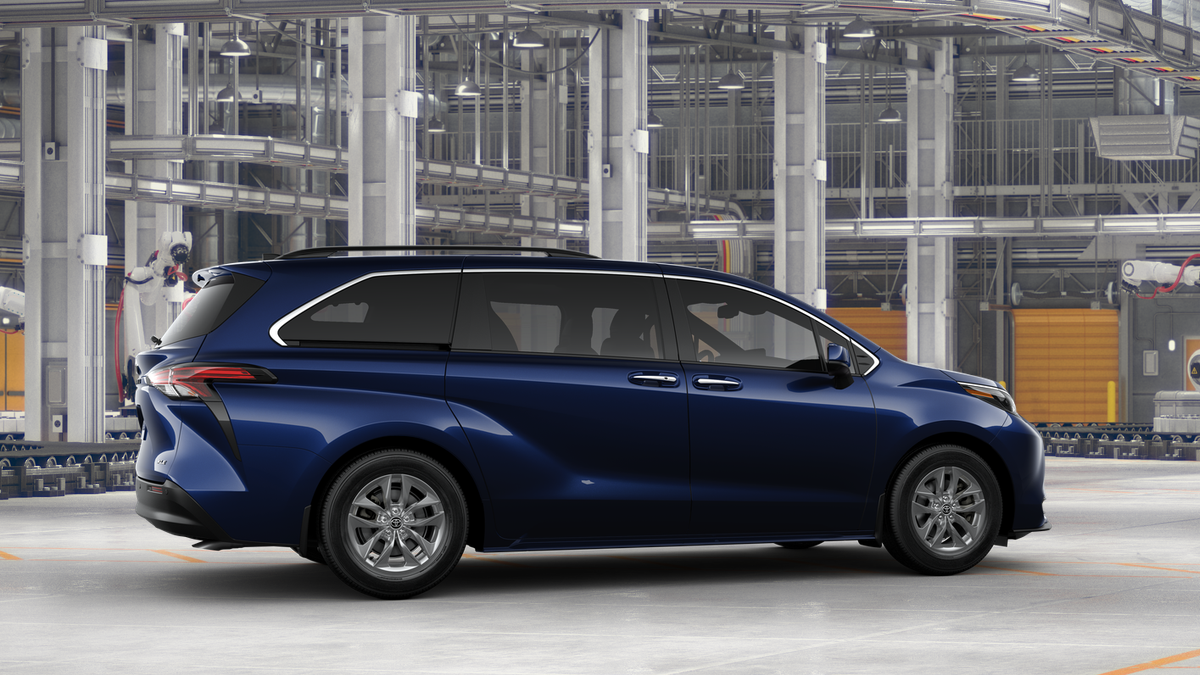 2025 Toyota Sienna XLE photo 13