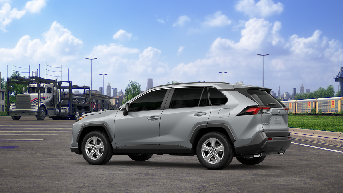 2025 Toyota RAV4 XLE photo 7