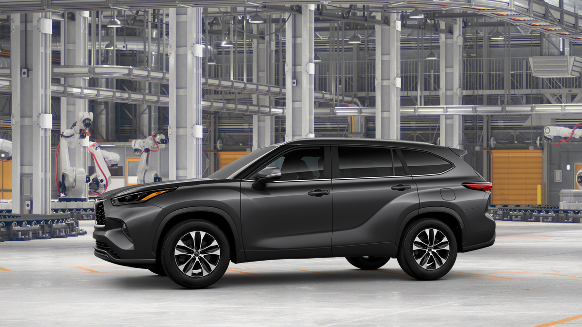 2025 Toyota Highlander XLE photo 3