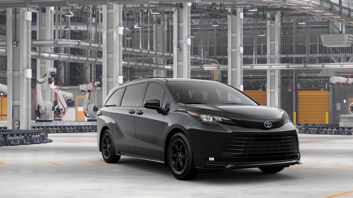 2025 Toyota Sienna Woodland Edition photo 17