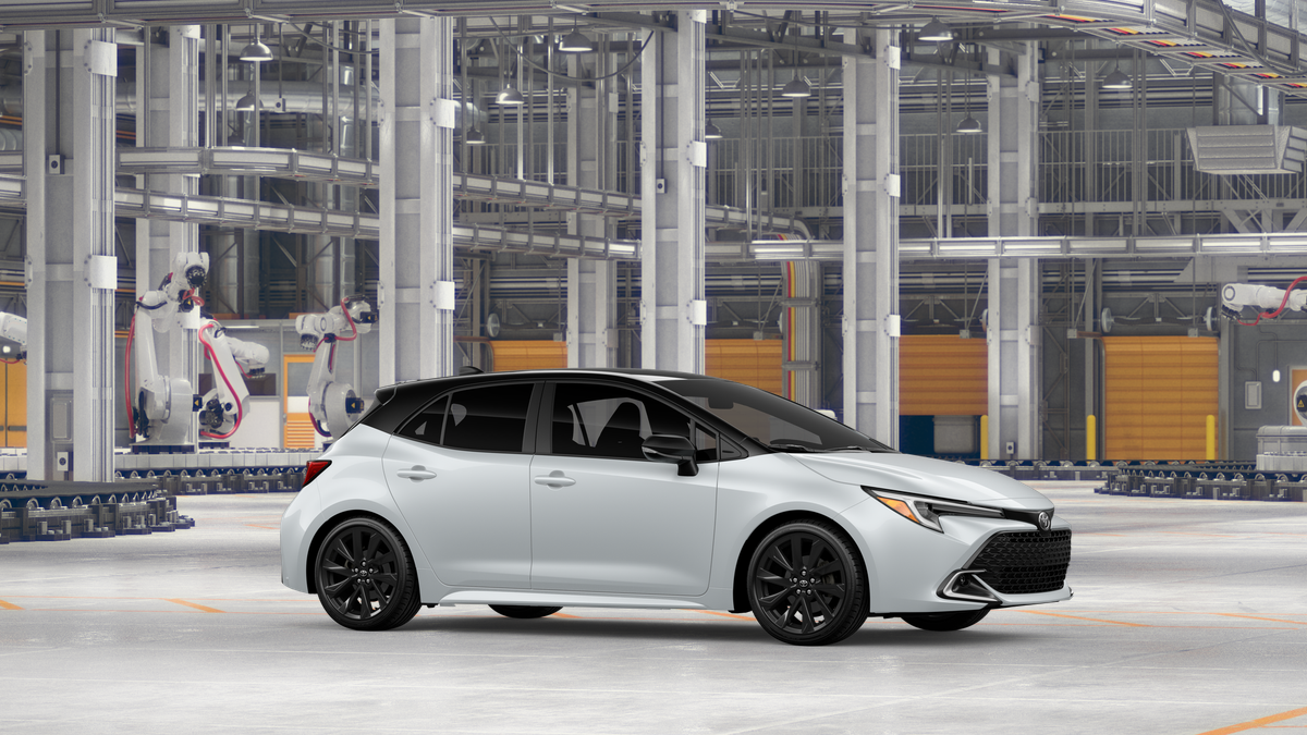 New 2027 Wind Chill Pearl with Black roof <sup>1</sup> Toyota  XSE image 15