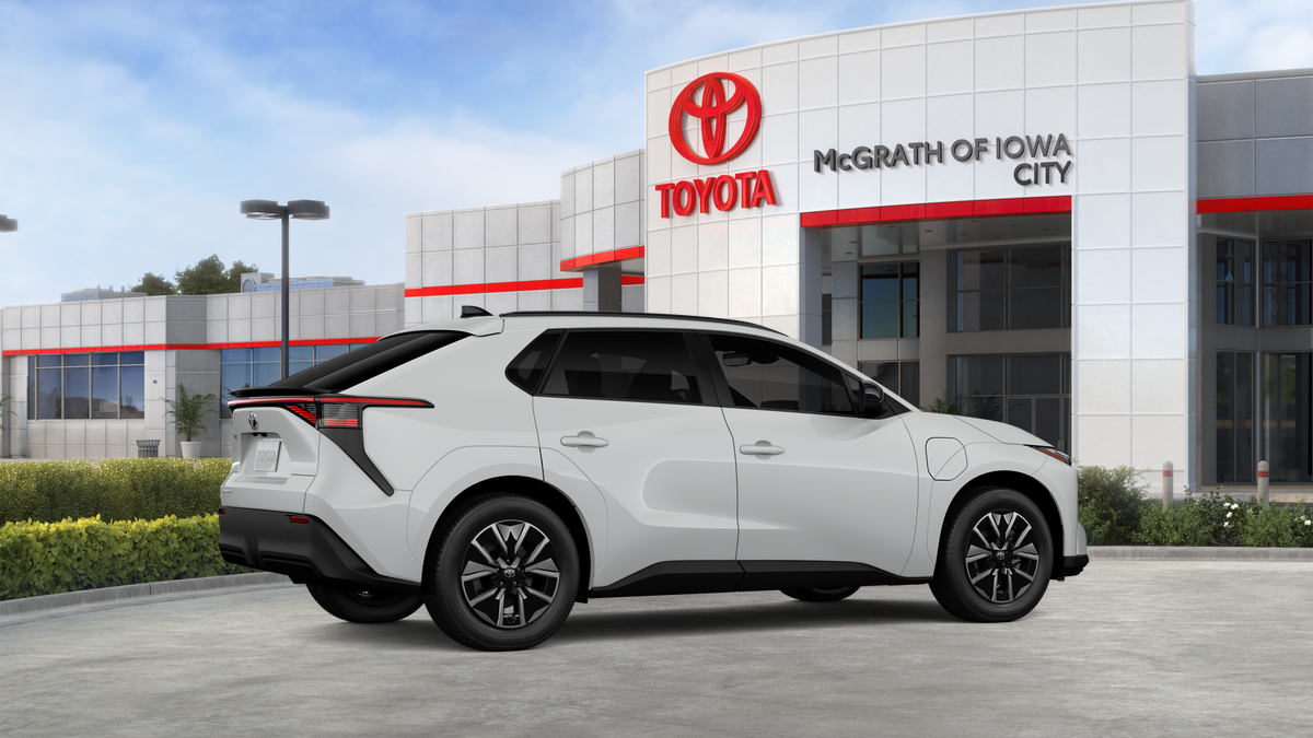 New 2026 Wind Chill Pearl <sup>1</sup> Toyota  XLE image 31