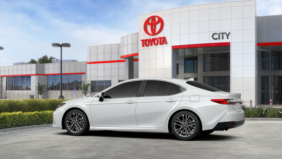 New 2026 Wind Chill Pearl <sup>1</sup> Toyota  XLE image 7