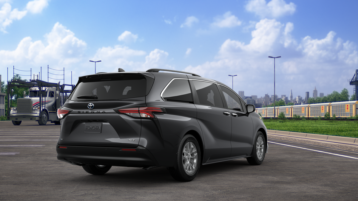 2025 Toyota Sienna XLE photo 14