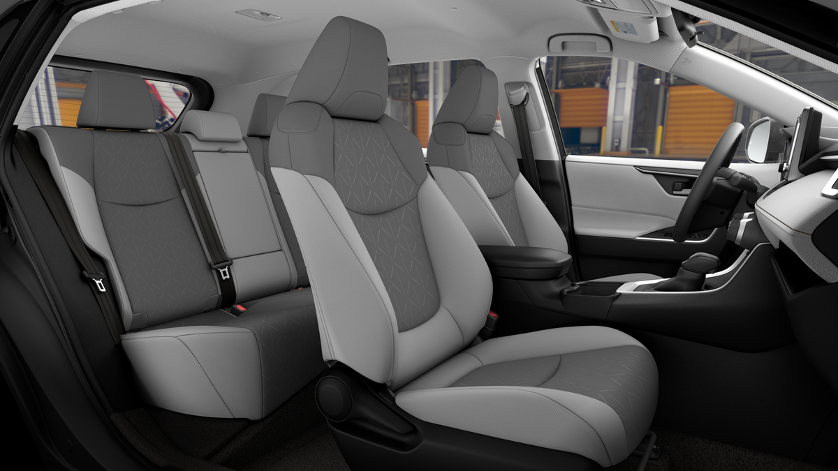 2025 Toyota RAV4 XLE photo 18