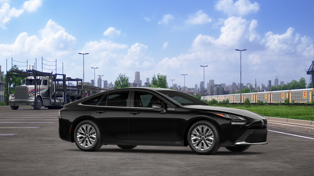 2025 Toyota Mirai XLE photo 13