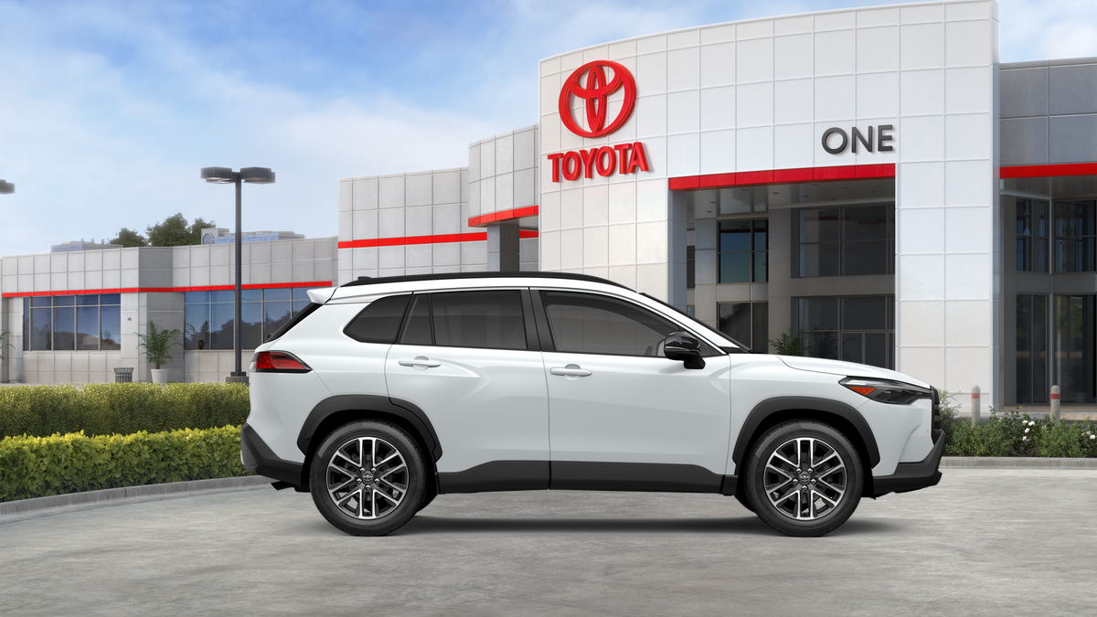 2026 Toyota Corolla Cross XLE photo 3