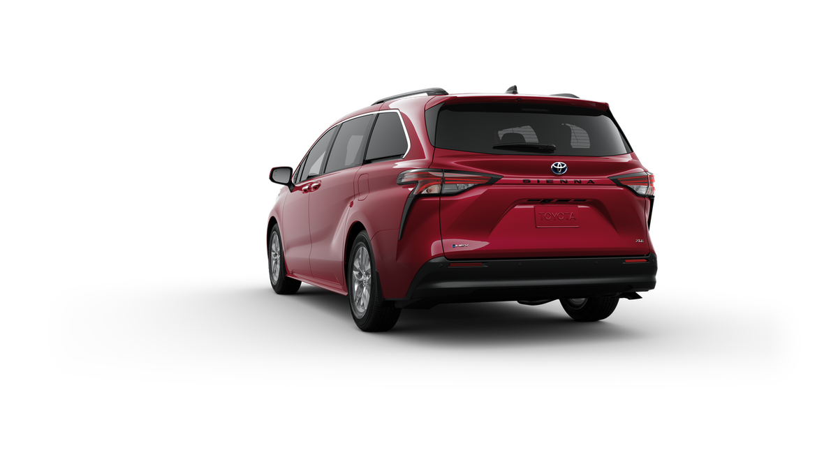 2025 Toyota Sienna XLE photo 7