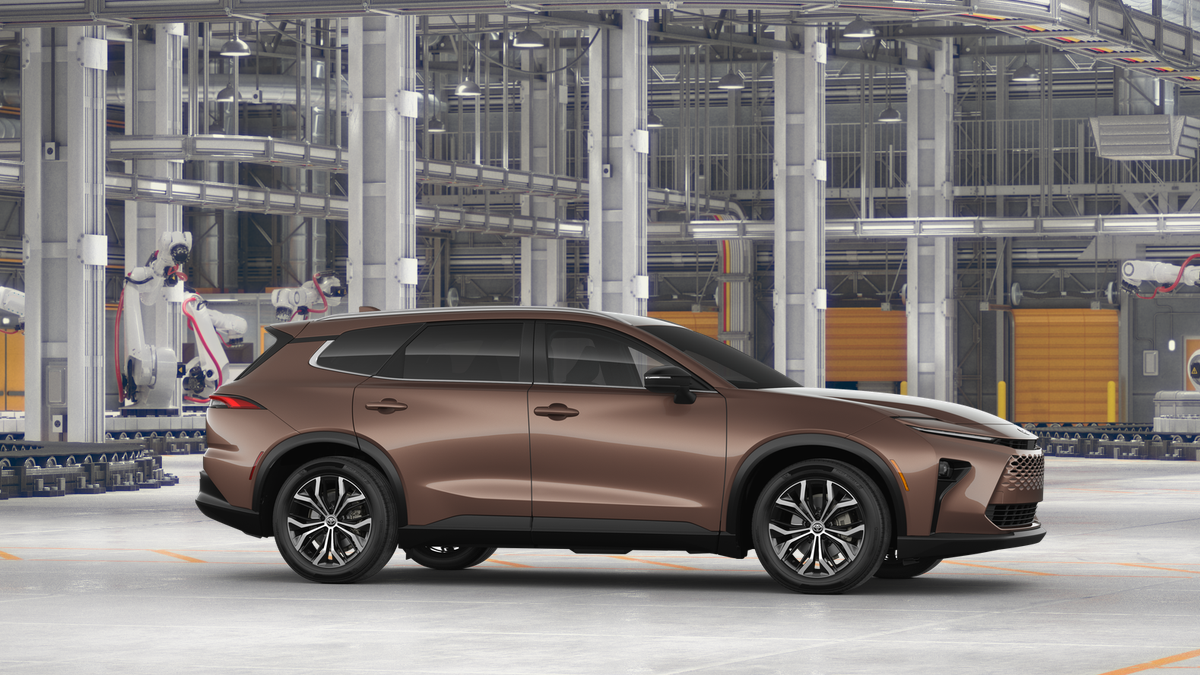 2025 Toyota Crown Signia XLE photo 13