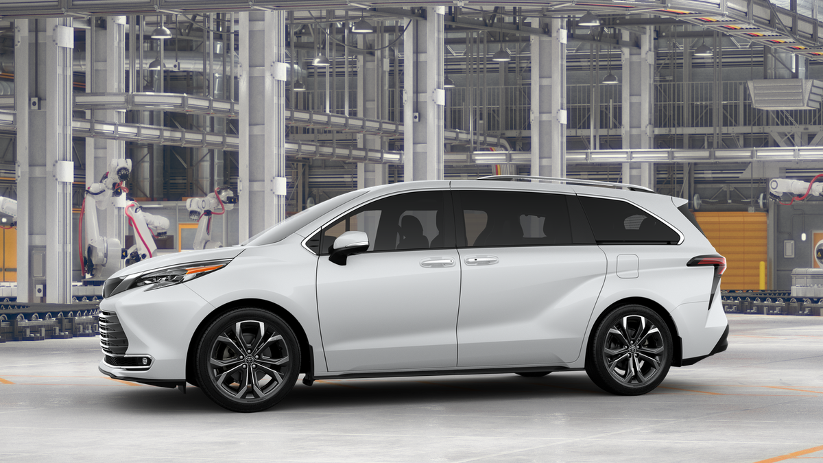 2025 Toyota Sienna Platinum photo 3