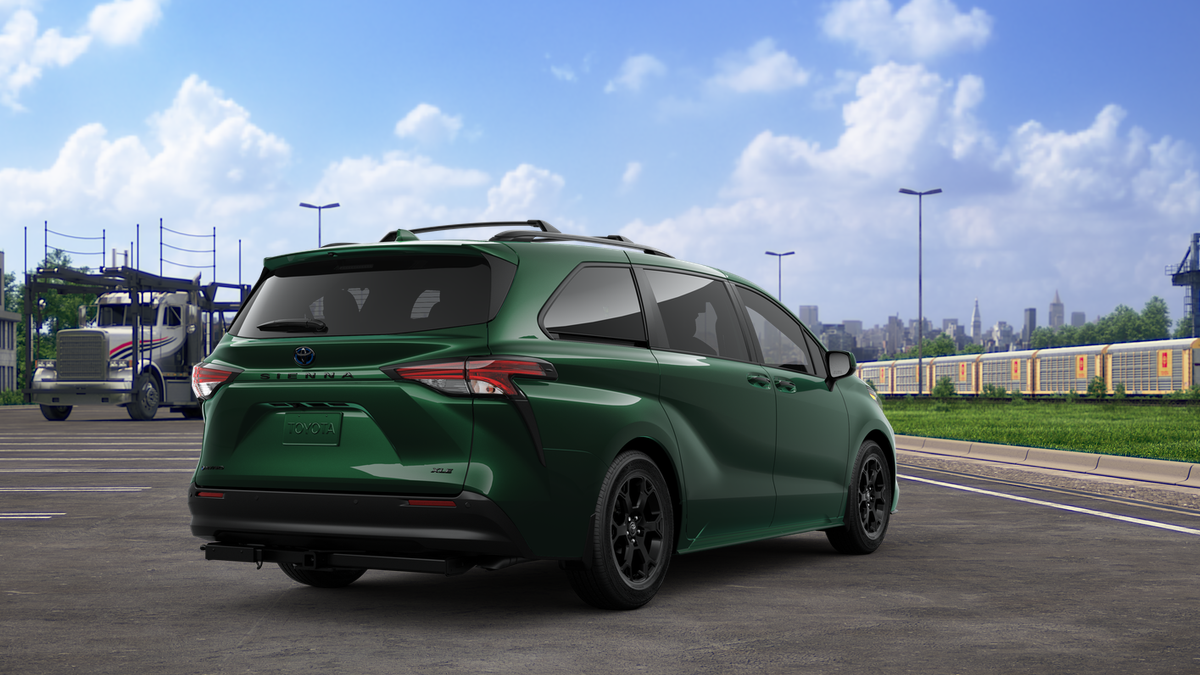2025 Toyota Sienna Woodland Edition photo 8