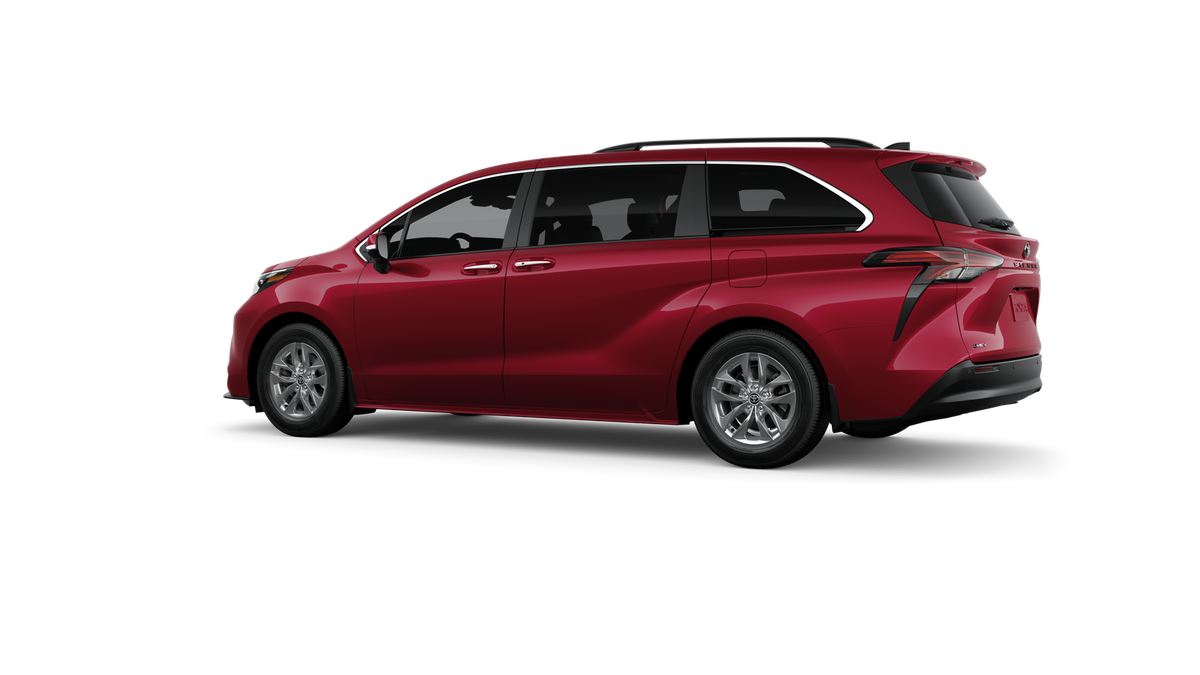 2026 Toyota Sienna XLE photo 4