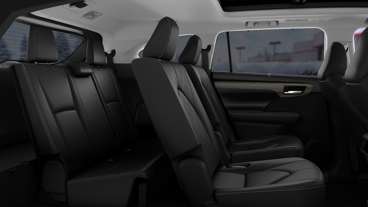 2026 Toyota Highlander photo 2
