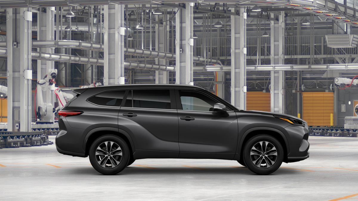 2025 Toyota Highlander XLE photo 12