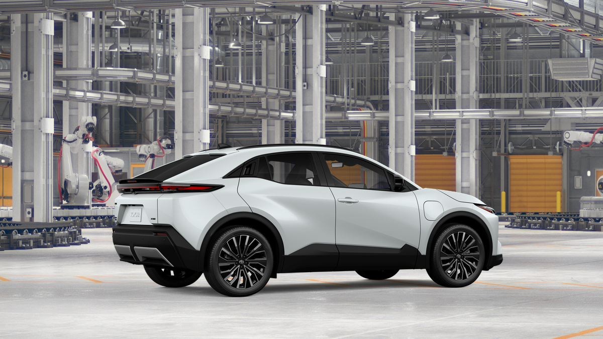 New 2027 Wind Chill Pearl <sup>1</sup> Toyota  XSE image 13