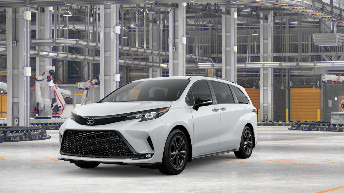 2026 Toyota Sienna XSE's photo