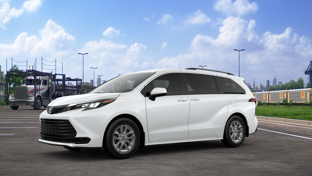2025 Toyota Sienna LE photo 2