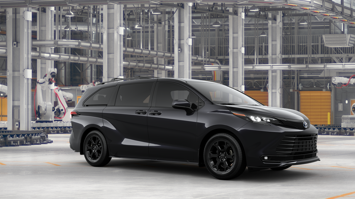2025 Toyota Sienna Woodland Edition photo 16