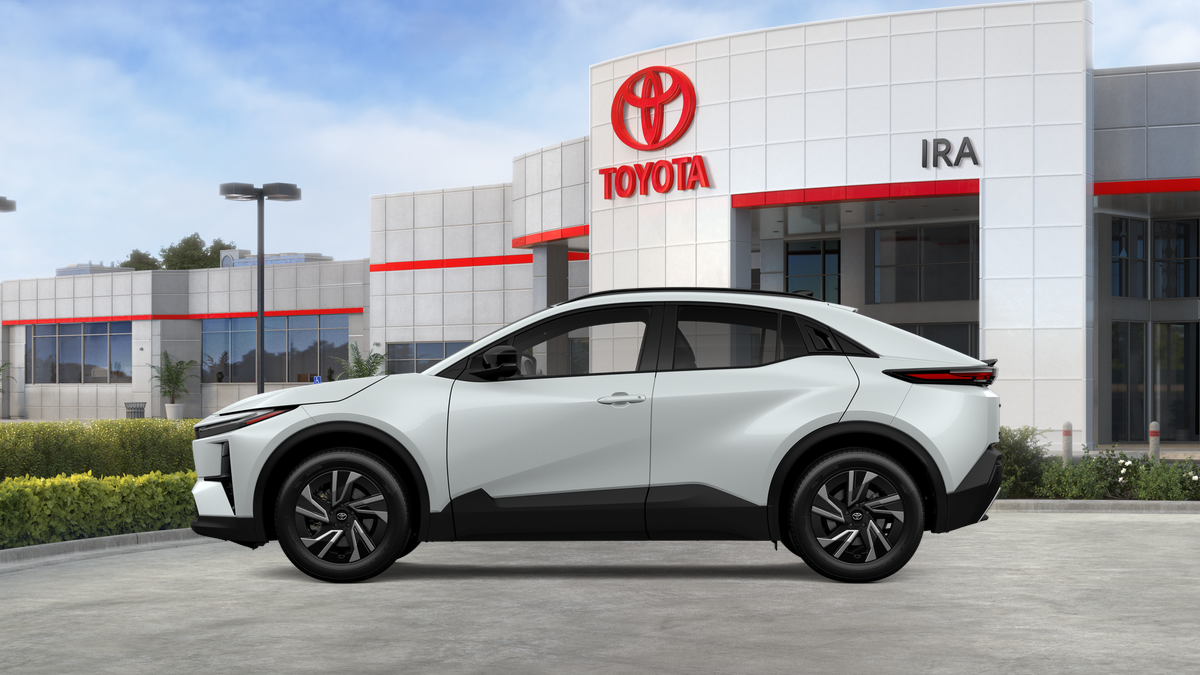 New 2026 Wind Chill Pearl <sup>1</sup> Toyota  SE image 6