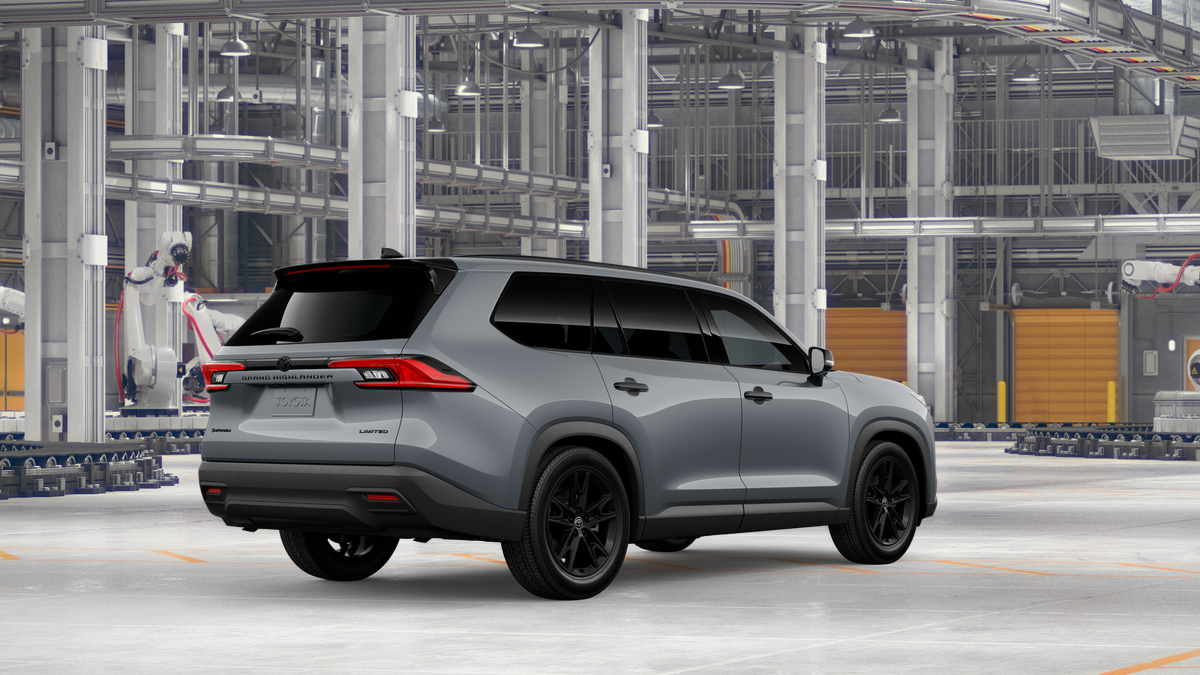 2026 Toyota Highlander Hybrid photo 4