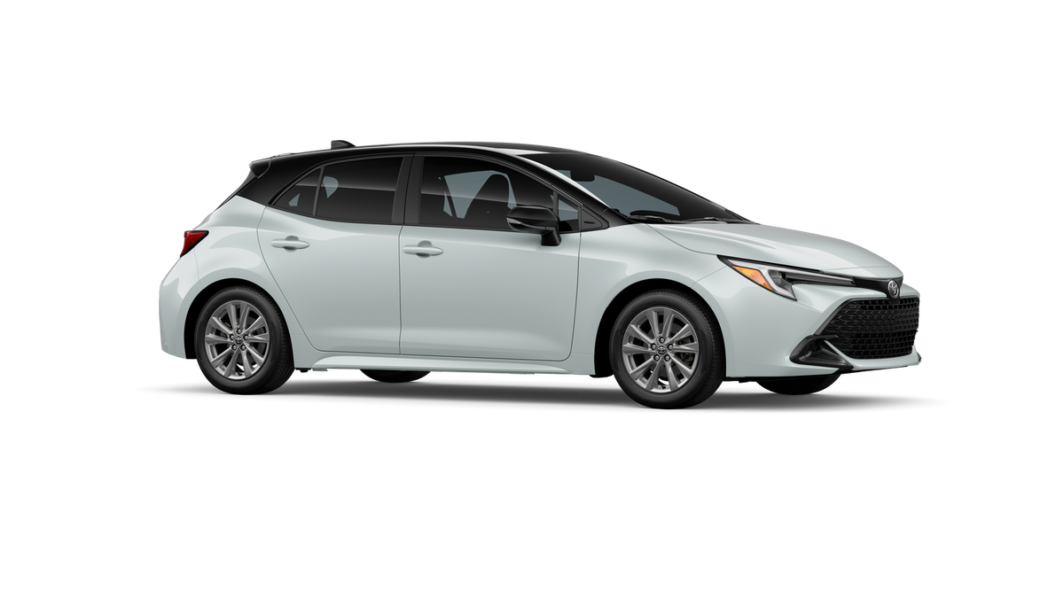 New 2026 Wind Chill Pearl with Midnight Black Metallic roof <sup>1</sup> Toyota  SE image 15