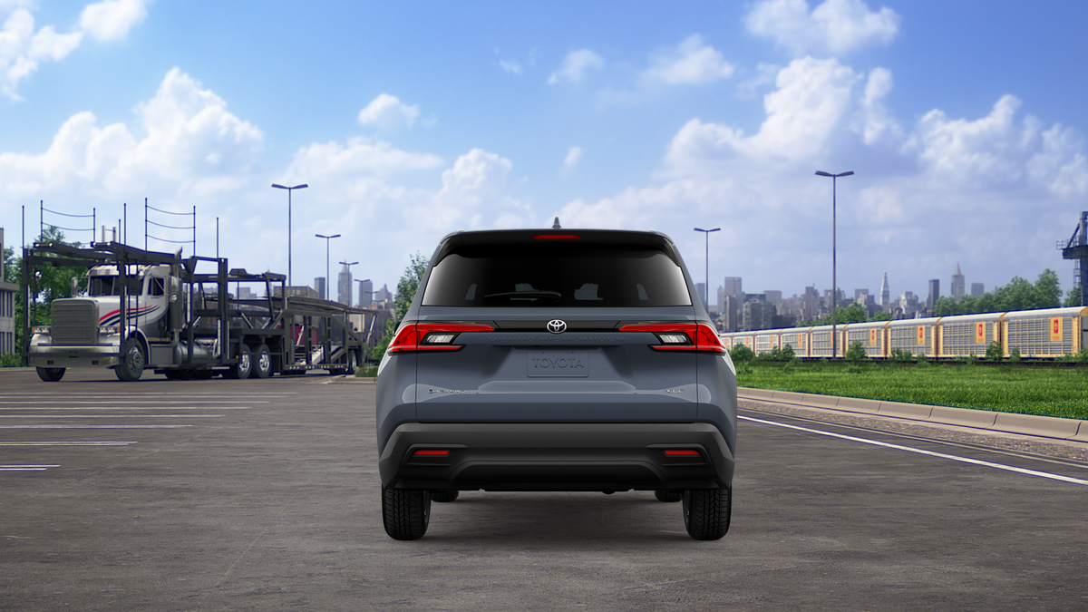 2026 Toyota Highlander Hybrid XLE photo 8