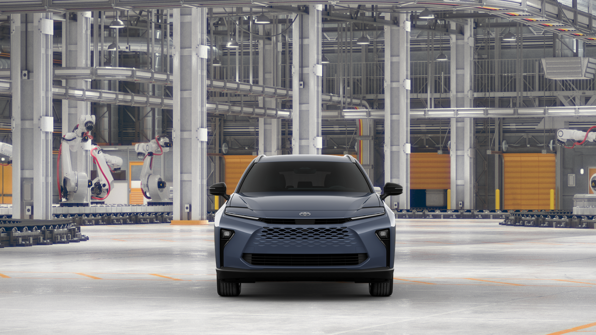 2025 Toyota Crown Signia XLE photo 2