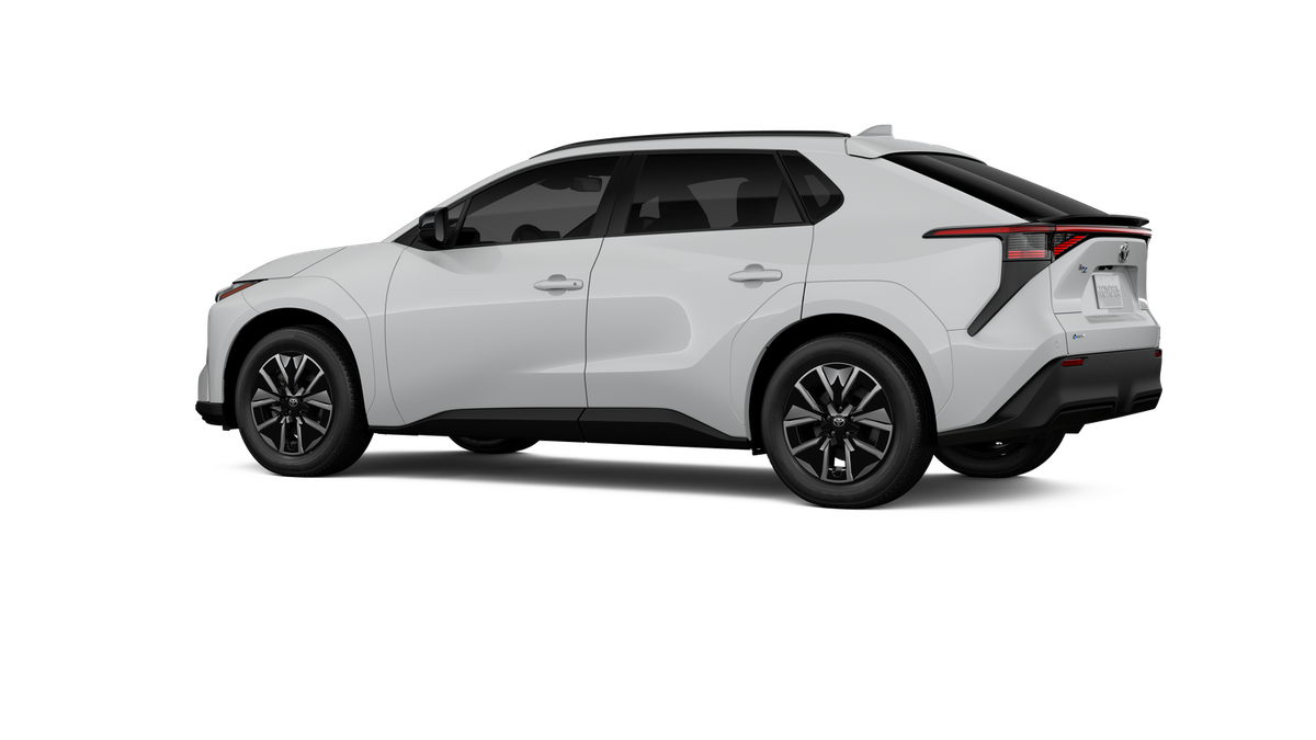 New 2026 Wind Chill Pearl <sup>1</sup> Toyota  XLE image 7
