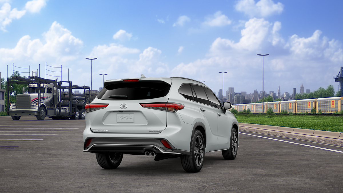 2025 Toyota Highlander XSE photo 9