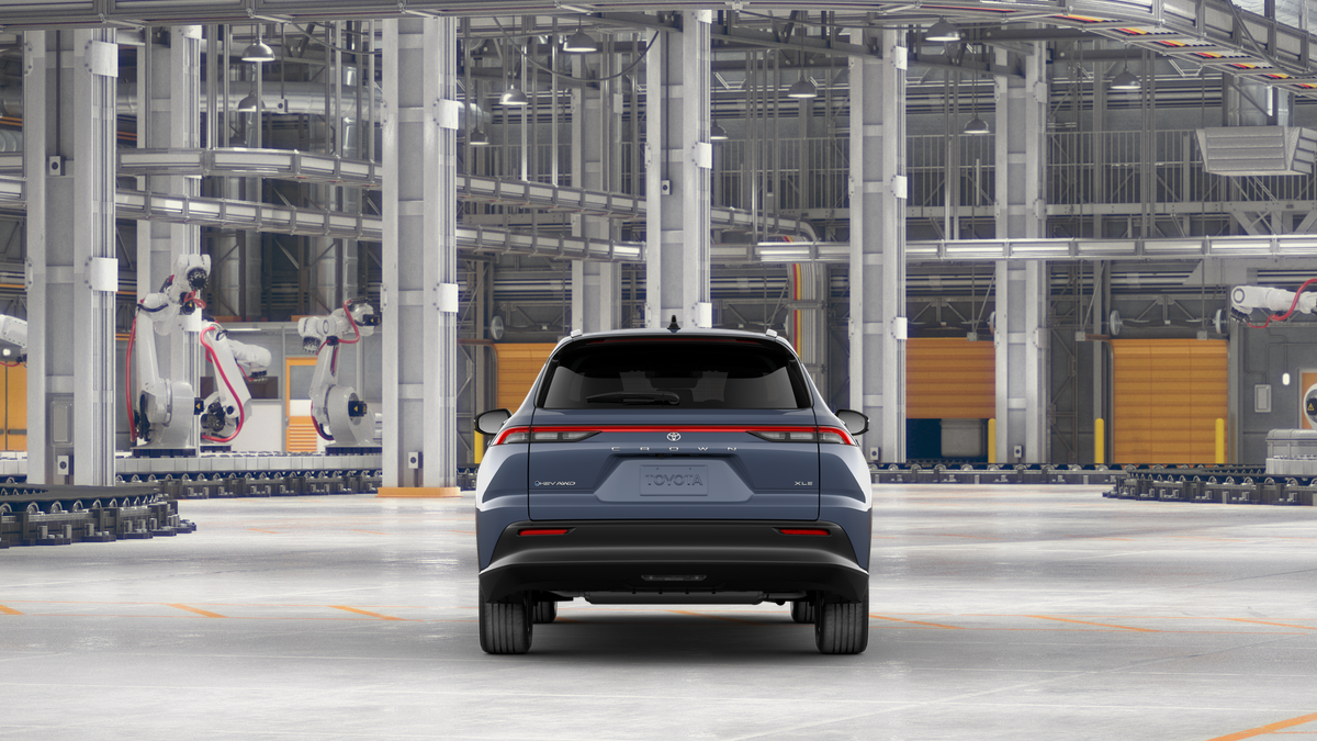2025 Toyota Crown Signia XLE photo 10