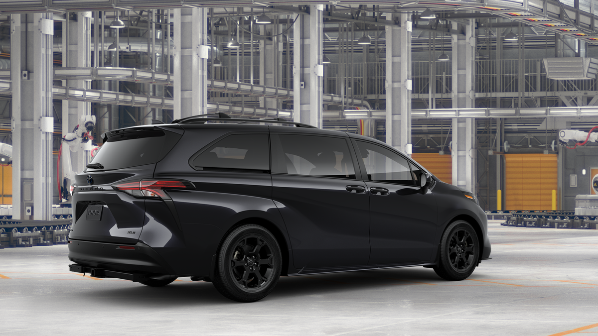 2025 Toyota Sienna Woodland Edition photo 12